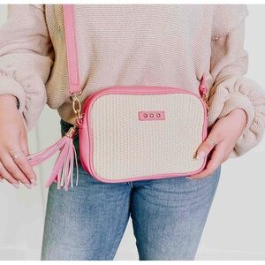 Pretty Simple | Silvia Straw Camera Bag in Pink